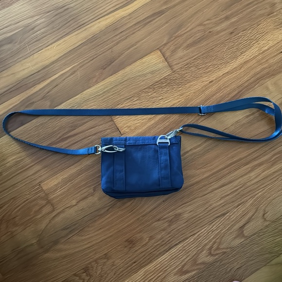 Bagallini crossbody convert to Fanny pack - Picture 4 of 6
